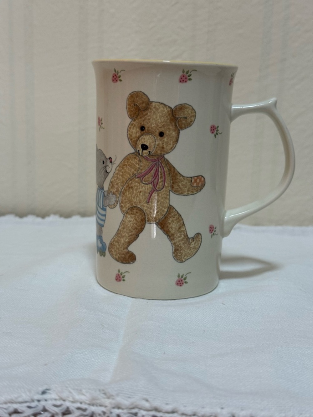 Mikasa Cream Teddy Bear Floral Accent Mug
